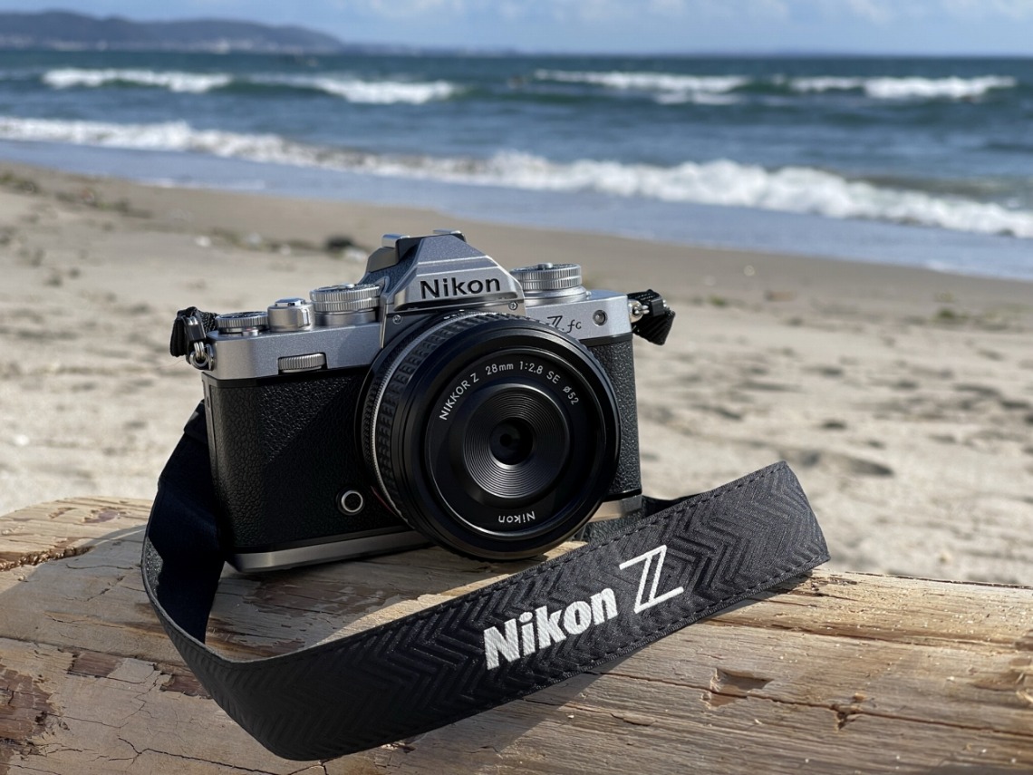 在Nikon Z fc f/2.8 Special Edition海岸的Z fc