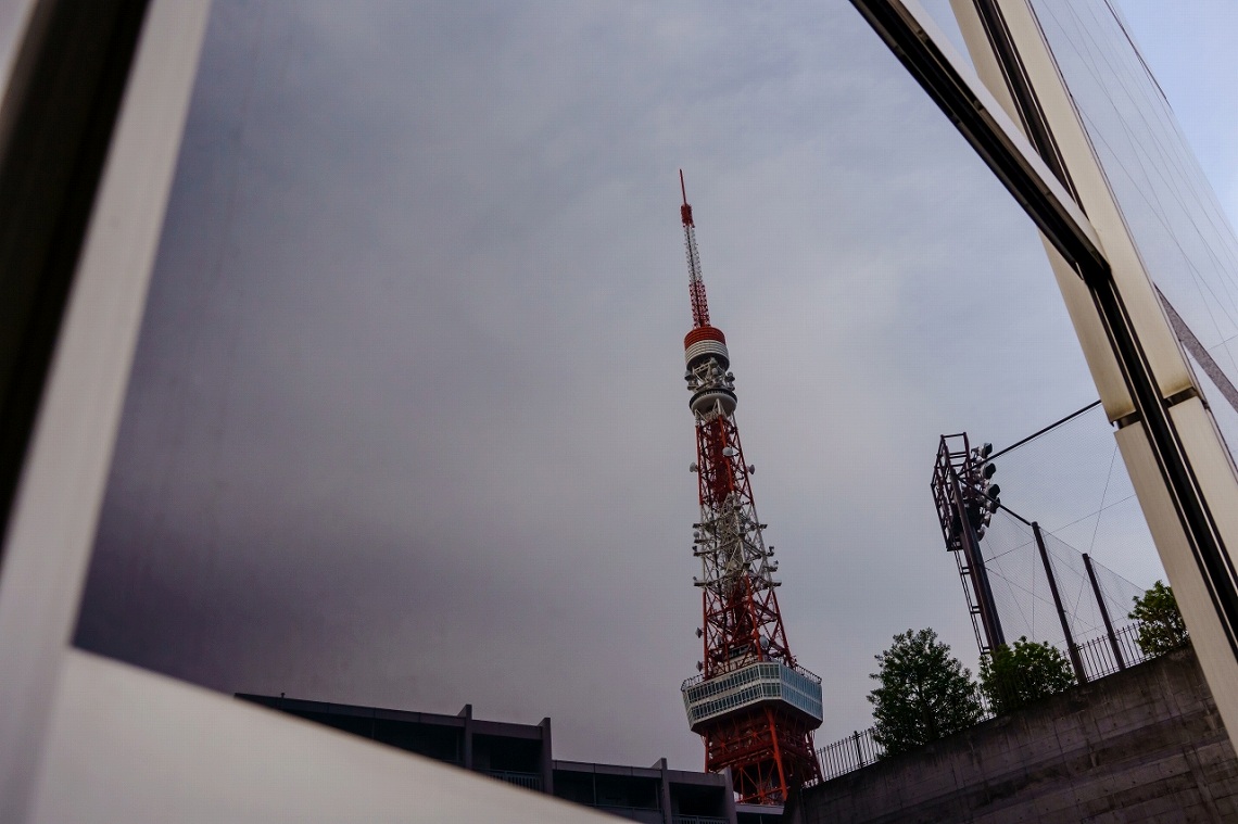 窗的东京铁塔