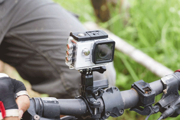 假如拍有检查用供Vlog使用的相机选法Vlog拍摄可以使用的照相机的种类的魄力的影像的话运动相机