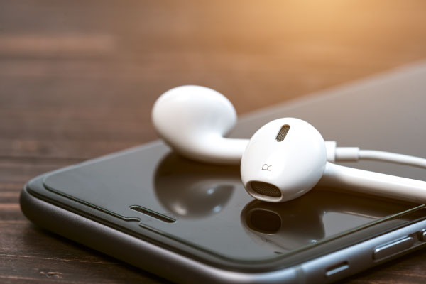 正受到面向iPhone的入耳式耳机选法MFi认证吗？