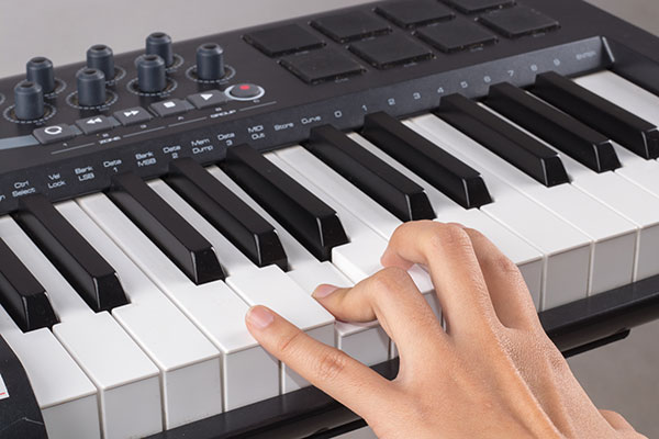 和MIDI键盘，MIDI键盘的优点