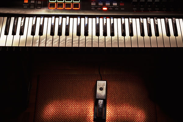 MIDI键盘选法踏板连接