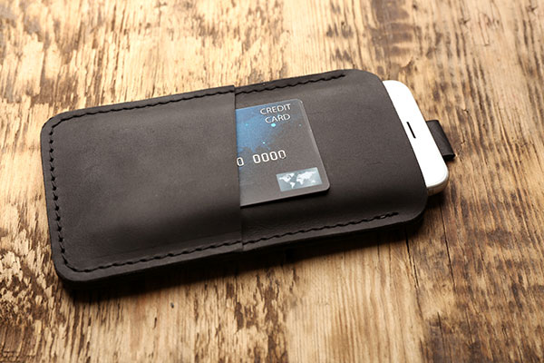 从属于有智能手机包的选法口袋或者背带的话便利的ＩＣ卡被放入的口袋