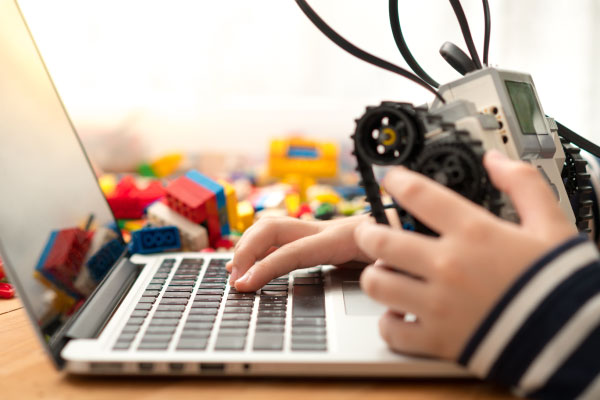 需要选STEM教育的玩具的积分个人计算机以及智能手机联合，或者检查