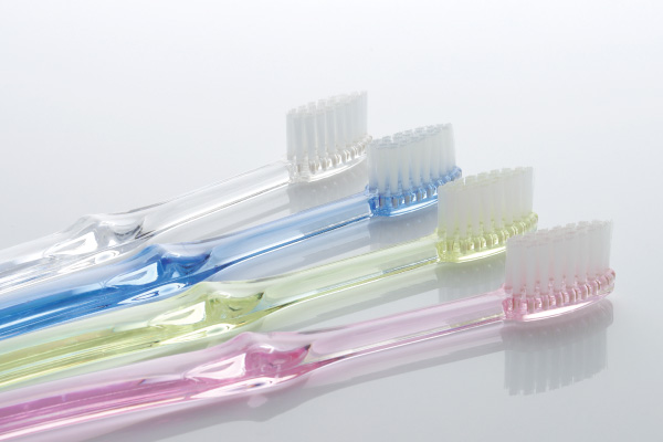 用牙刷选法毛的硬选的普通|健康的牙龈和牙齿